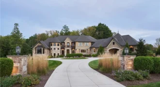 Luxurious Home In The Exclusive Woodlands Of Sharon Falls